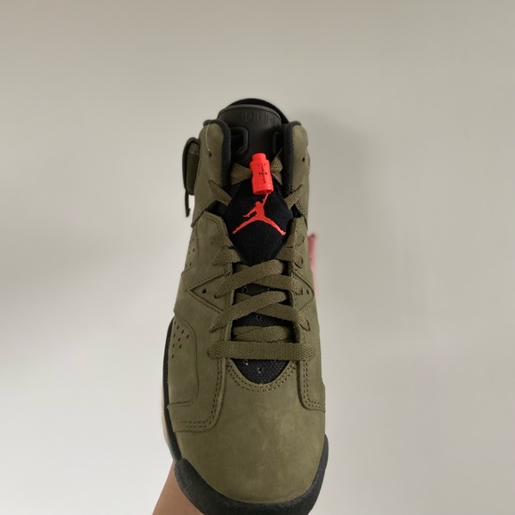 🚨 NWT 🚨 Jordan 6 Retro Travis Scott GS - Picture 2 of 9